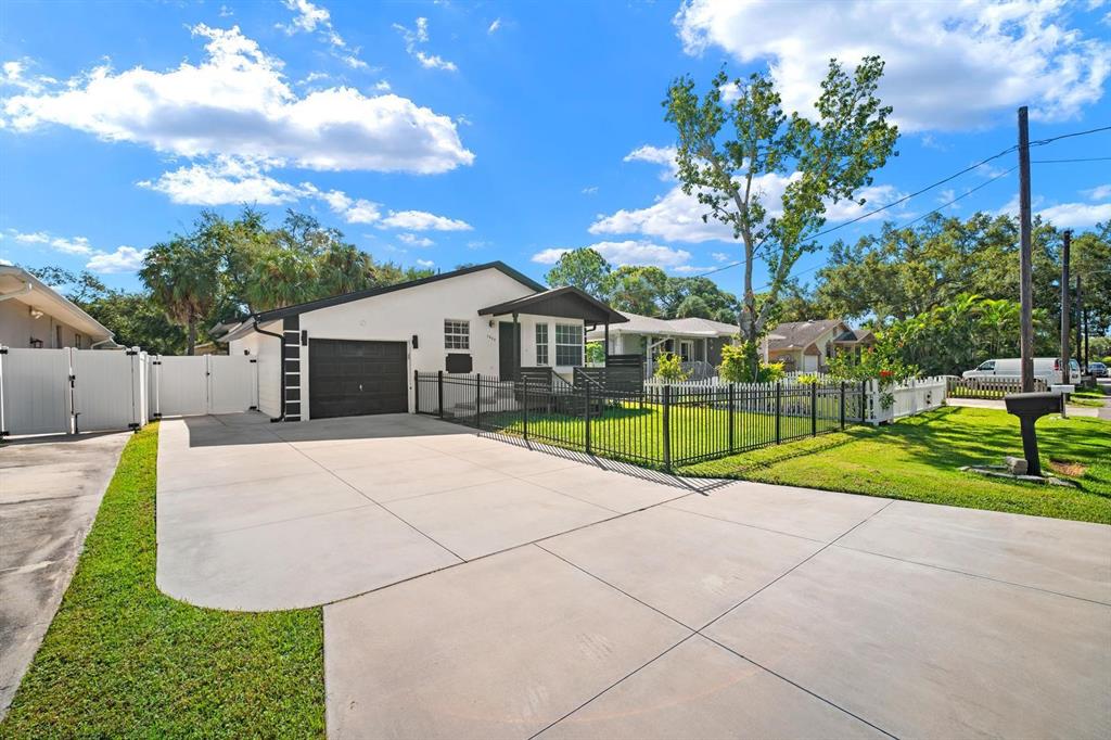 7608 S SWOOPE STREET, TAMPA, FL — photo 4 of 28