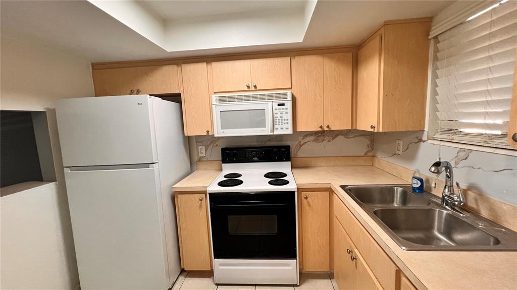 801 83RD AVENUE N UNIT 114, ST PETERSBURG, FL — photo 4 of 34