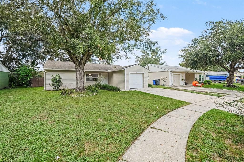 13904 FULLERTON DRIVE, TAMPA, FL — photo 2 of 17
