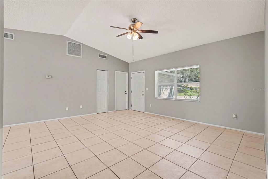 13904 FULLERTON DRIVE, TAMPA, FL — photo 3 of 17