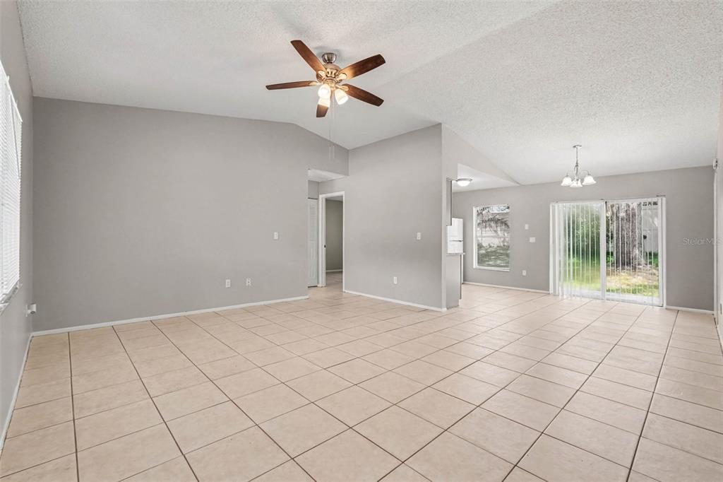 13904 FULLERTON DRIVE, TAMPA, FL — photo 4 of 17