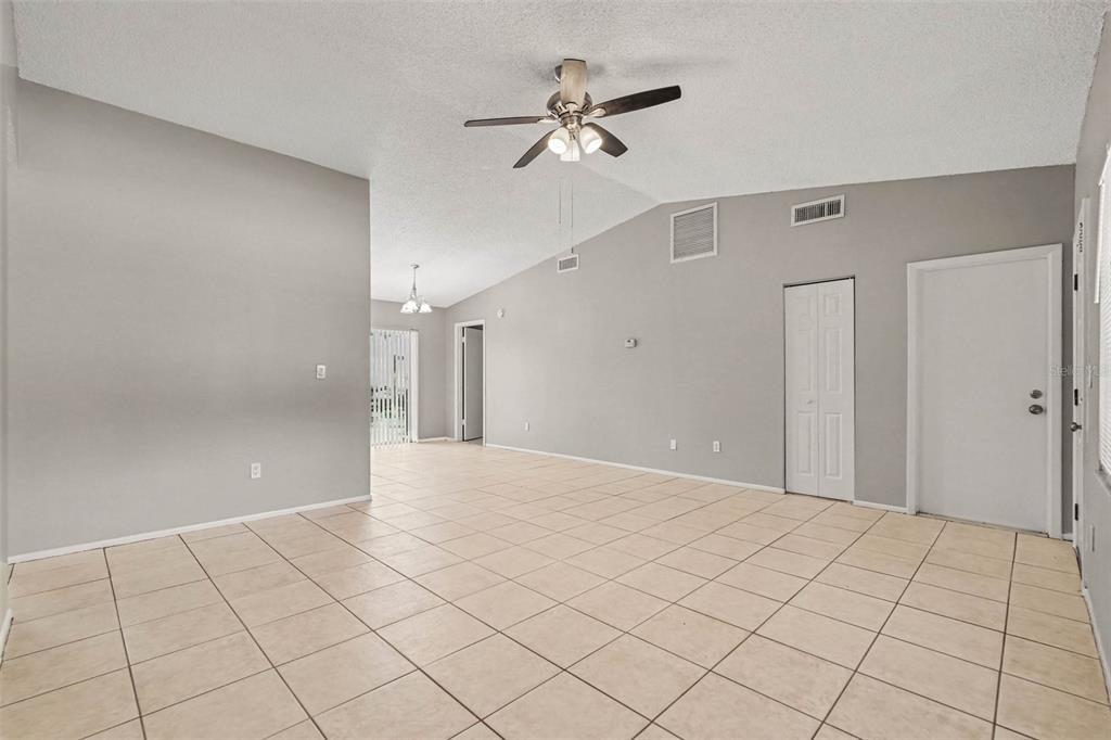 13904 FULLERTON DRIVE, TAMPA, FL — photo 5 of 17