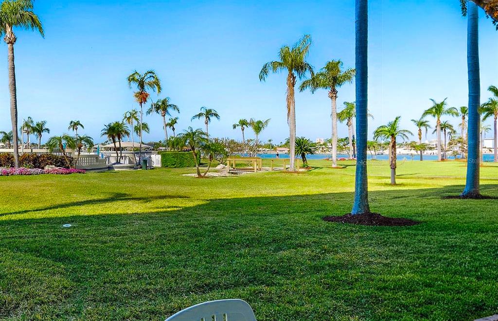 6021 BAHIA DEL MAR CIRCLE UNIT 137, ST PETERSBURG, FL — photo 2 of 30
