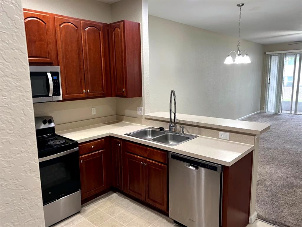 13926 DOVE WING COURT, ORLANDO, FL — photo 3 of 17