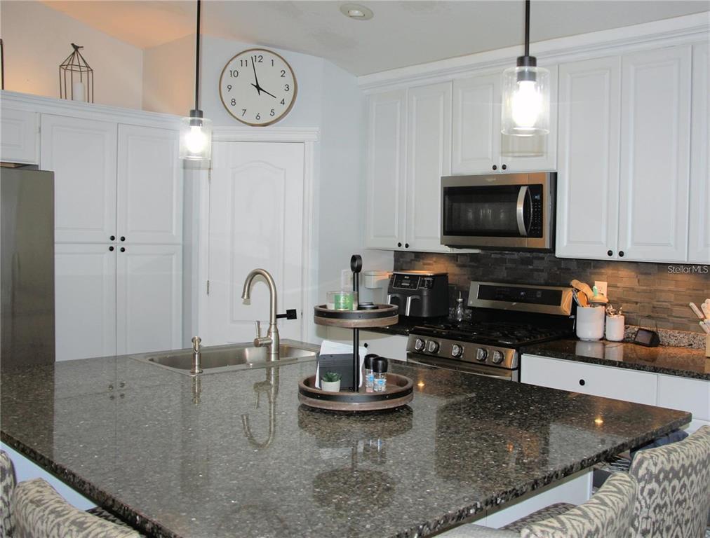 5825 MEADOWPARK PLACE, LITHIA, FL — photo 3 of 10