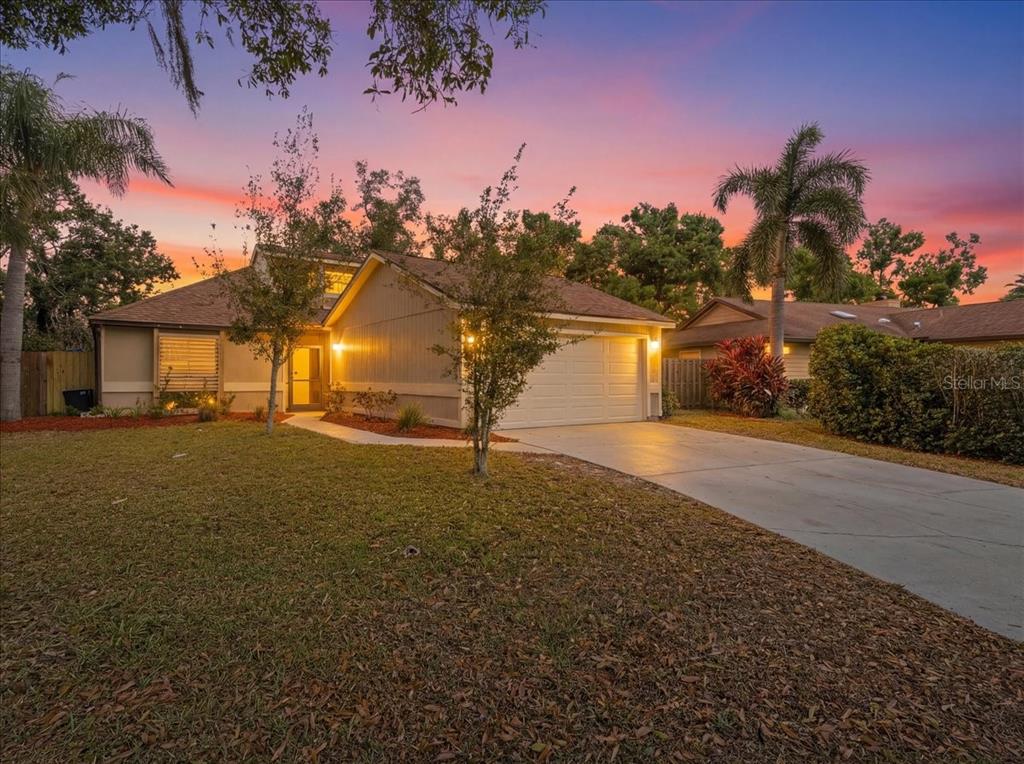 8215 COUNTRY OAKS COURT