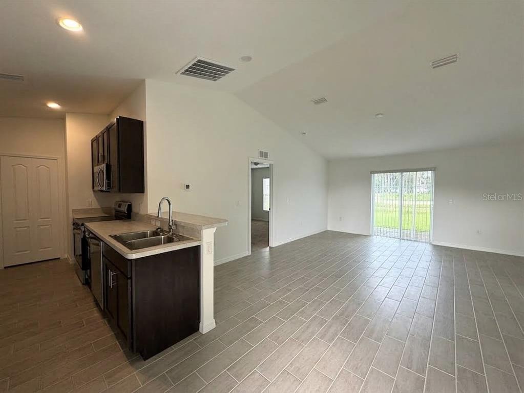 627 W CAREY LANE, AVON PARK, FL — photo 5 of 20