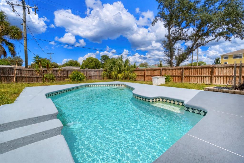 208 FLAMINGO DR, APOLLO BEACH, FL — photo 2 of 9