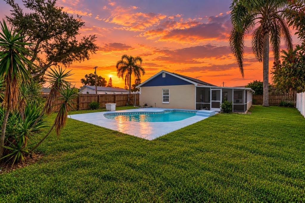 208 FLAMINGO DR, APOLLO BEACH, FL — photo 3 of 9