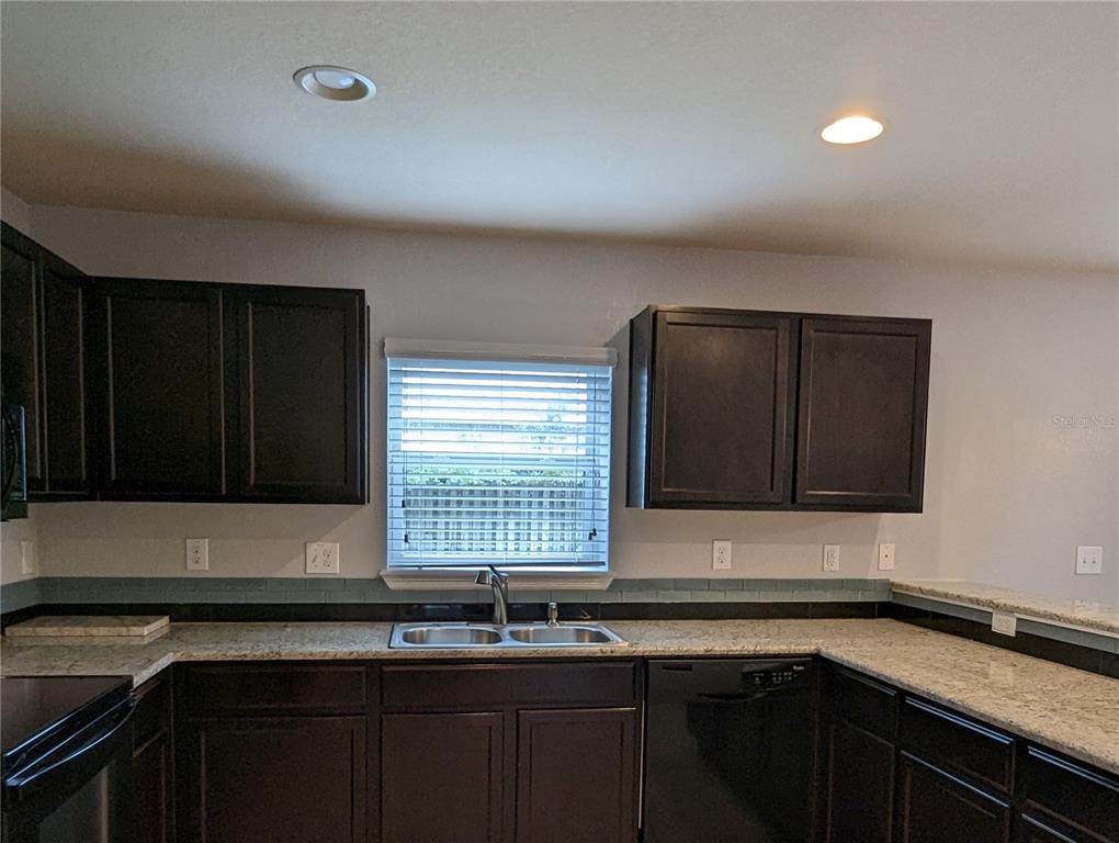 219 WOODKNOLL PLACE, VALRICO, FL — photo 5 of 17