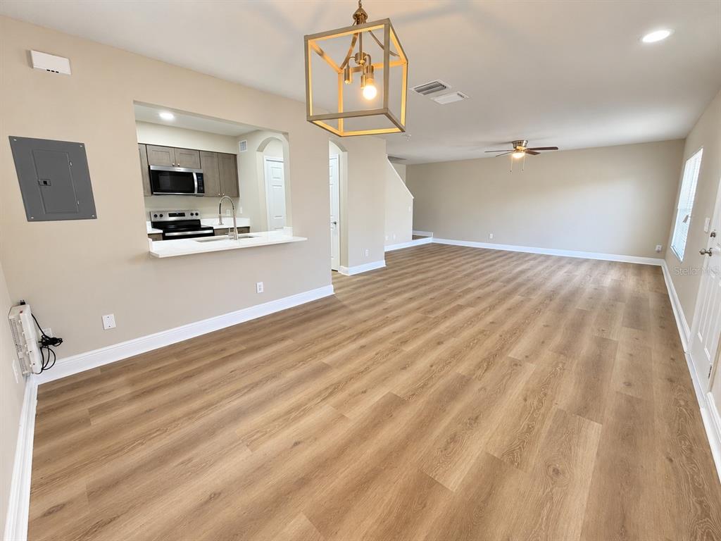 7338 E BANK DRIVE, TAMPA, FL — photo 2 of 12