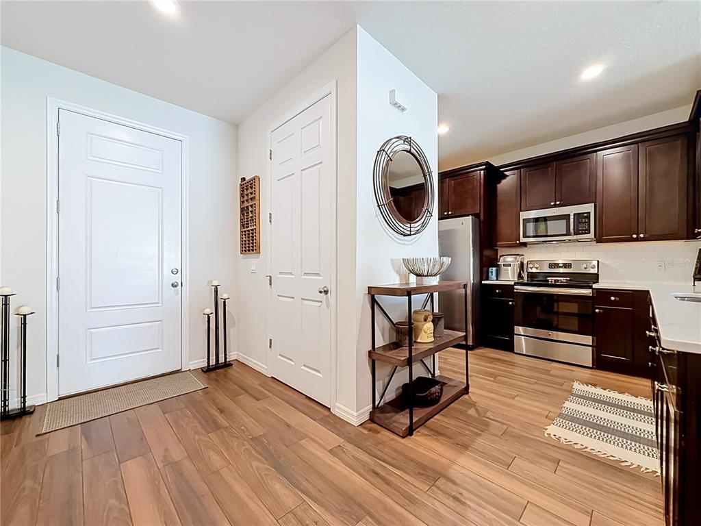 2270 MONTVIEW DRIVE, CLEARWATER, FL — photo 4 of 56