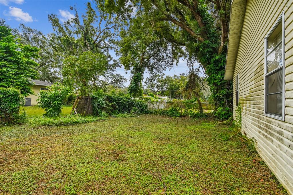 8205 N SEMMES STREET, TAMPA, FL — photo 5 of 23