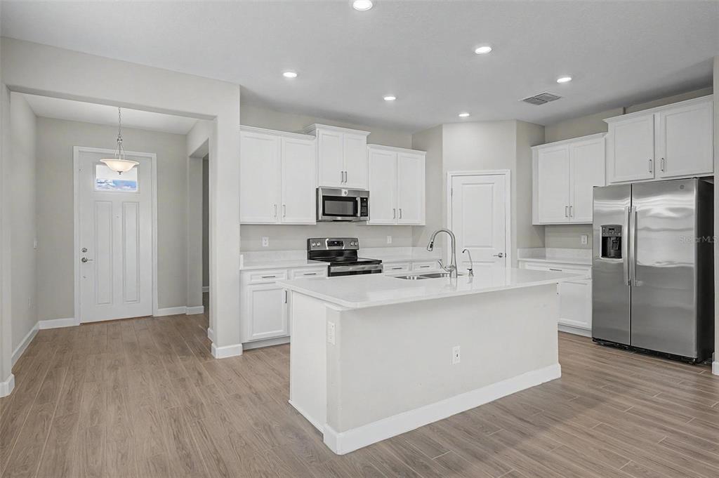 31603 MAGNA GULF LOOP, SAN ANTONIO, FL — photo 3 of 30