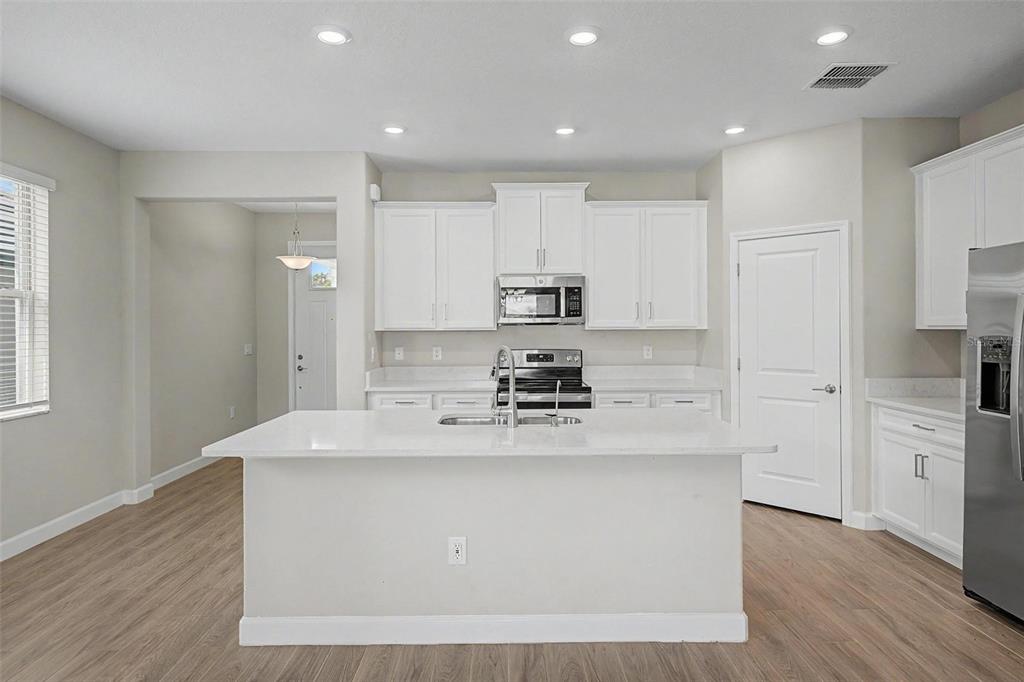 31603 MAGNA GULF LOOP, SAN ANTONIO, FL — photo 4 of 30