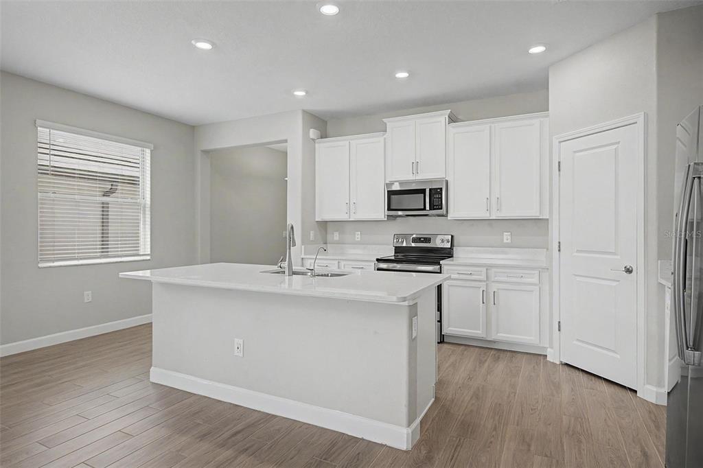 31603 MAGNA GULF LOOP, SAN ANTONIO, FL — photo 5 of 30