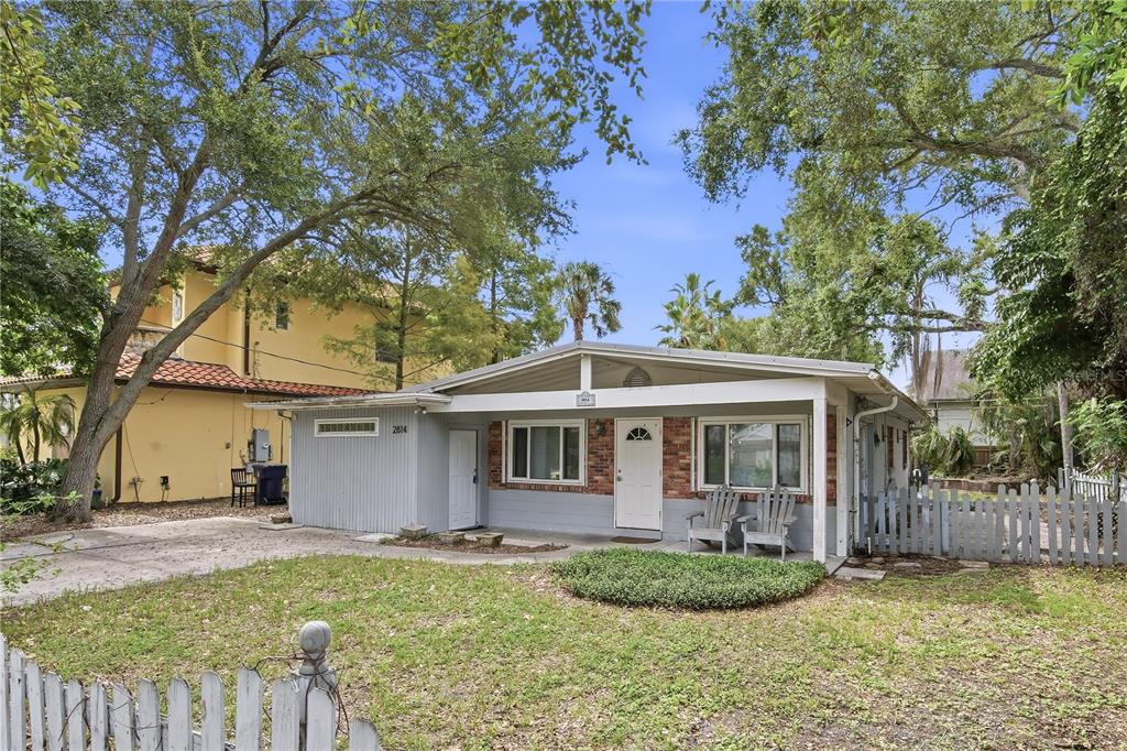 An empty room with light wood flooring, a ceiling fan, and sliding glass patio doors — 2814 W PRICE AVENUE, TAMPA, FL