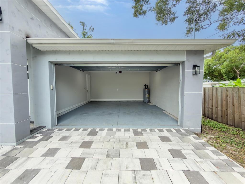 3920 W CRENSHAW STREET, TAMPA, FL — photo 3 of 30
