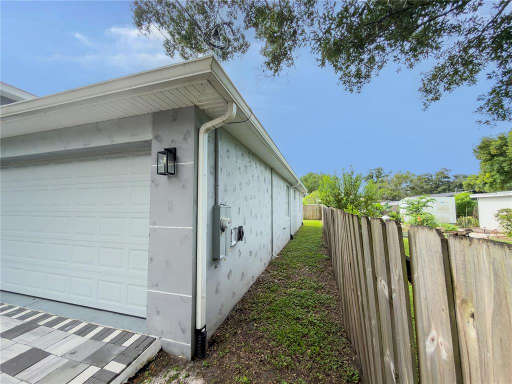 3920 W CRENSHAW STREET, TAMPA, FL — photo 4 of 30