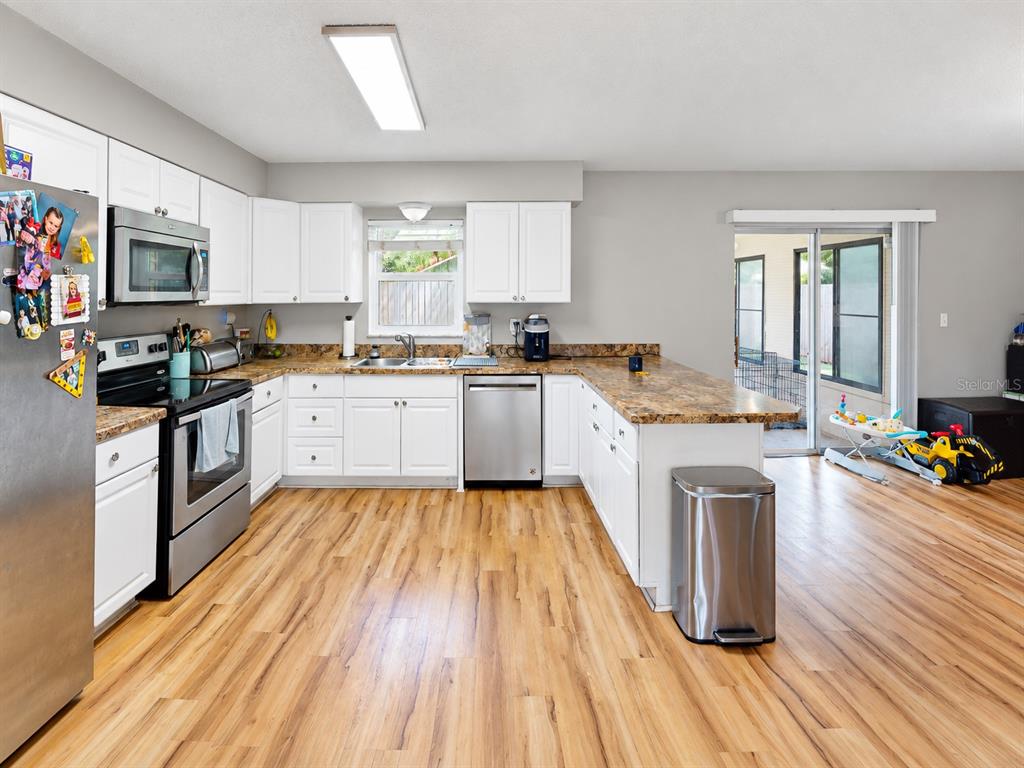 4414 FAYE CIRCLE E, LAKELAND, FL — photo 2 of 13
