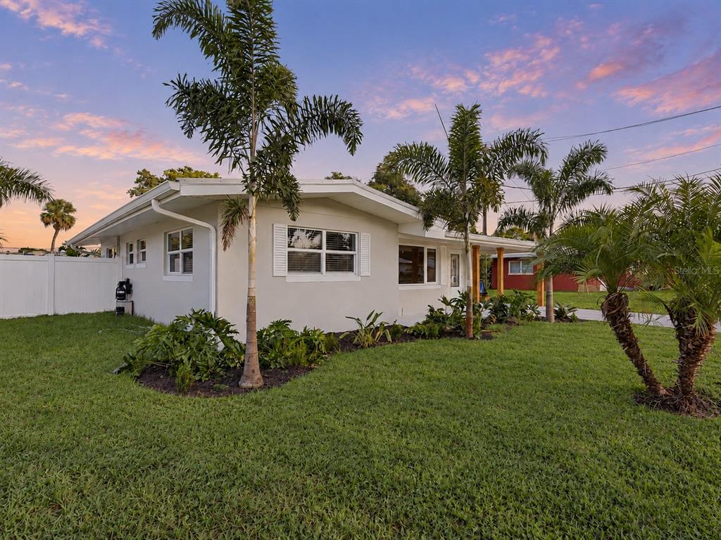 3657 KELLY STREET, FORT MYERS, FL — photo 3 of 30