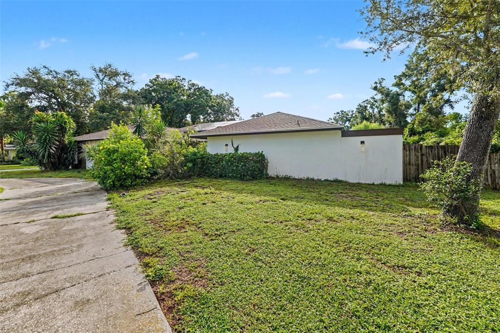 2300 KENT DRIVE, LARGO, FL — photo 3 of 30