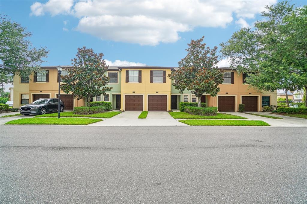 2516 OLEANDER LAKES DRIVE