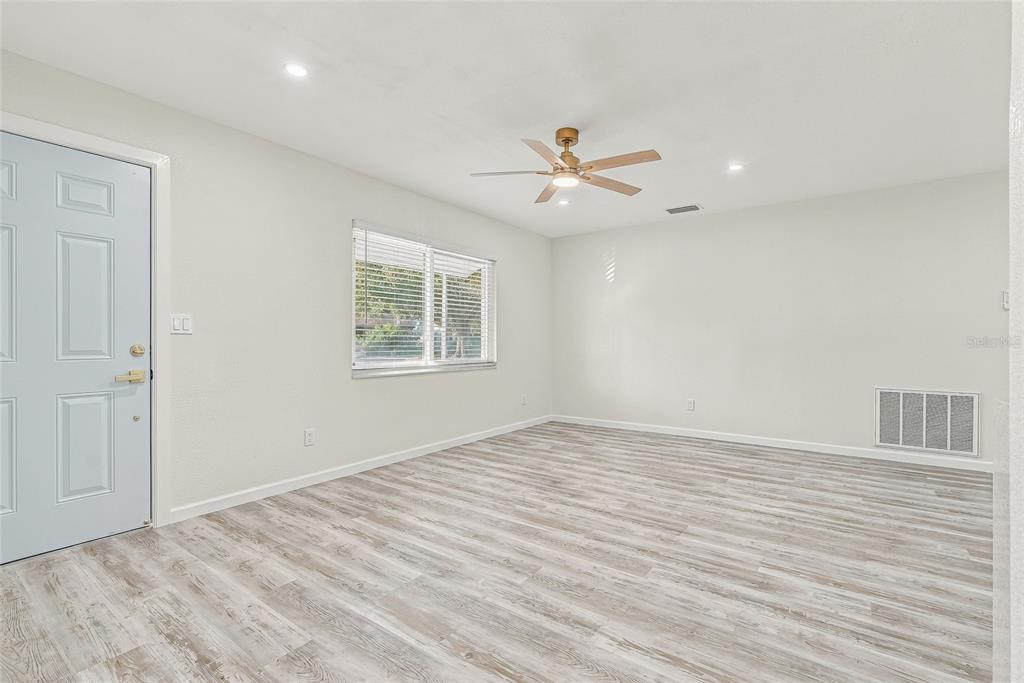 4147 RACCOON LOOP, NEW PORT RICHEY, FL — photo 4 of 39