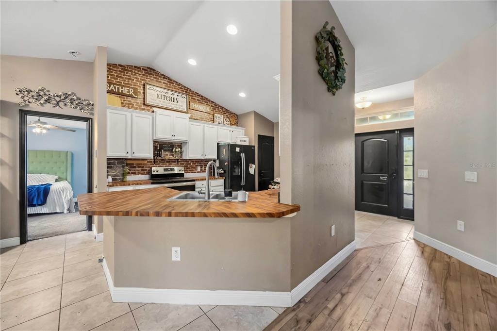318 PERL STREET, PORT CHARLOTTE, FL — photo 4 of 19
