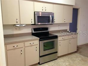 129 WINSTON MANOR CIRCLE, SEFFNER, FL — photo 2 of 8