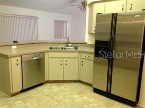 129 WINSTON MANOR CIRCLE, SEFFNER, FL — photo 3 of 8