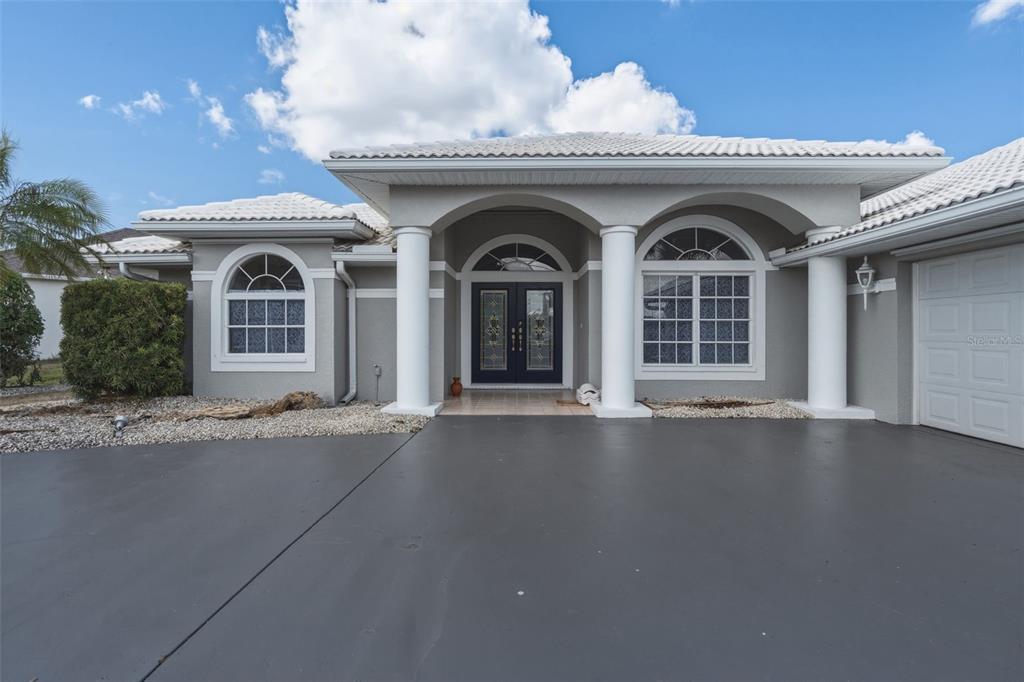 1083 MANILLA LANE