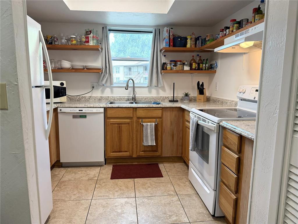 13103 SANDALWOOD DRIVE UNIT 13-103, WILDWOOD, FL — photo 5 of 20
