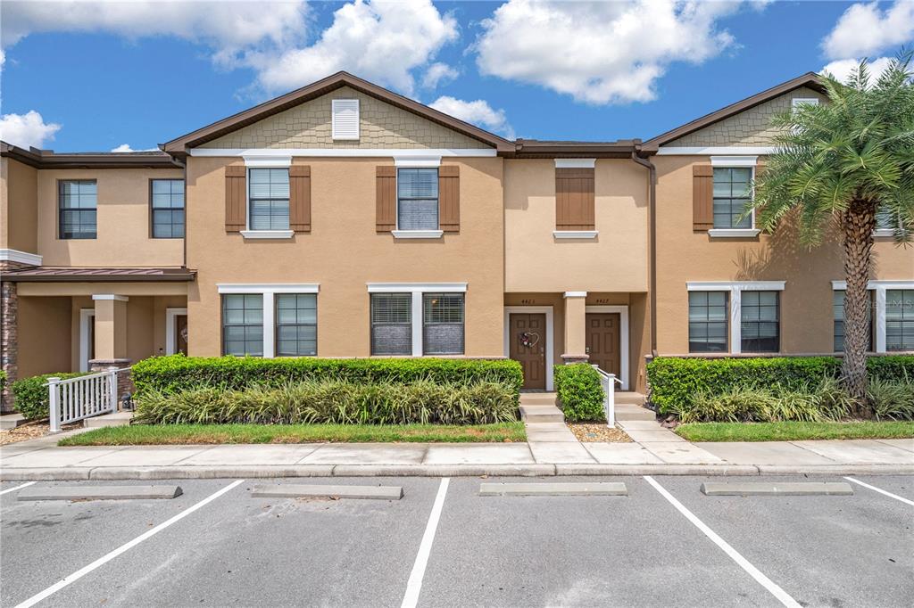 4423 FENNWOOD COURT