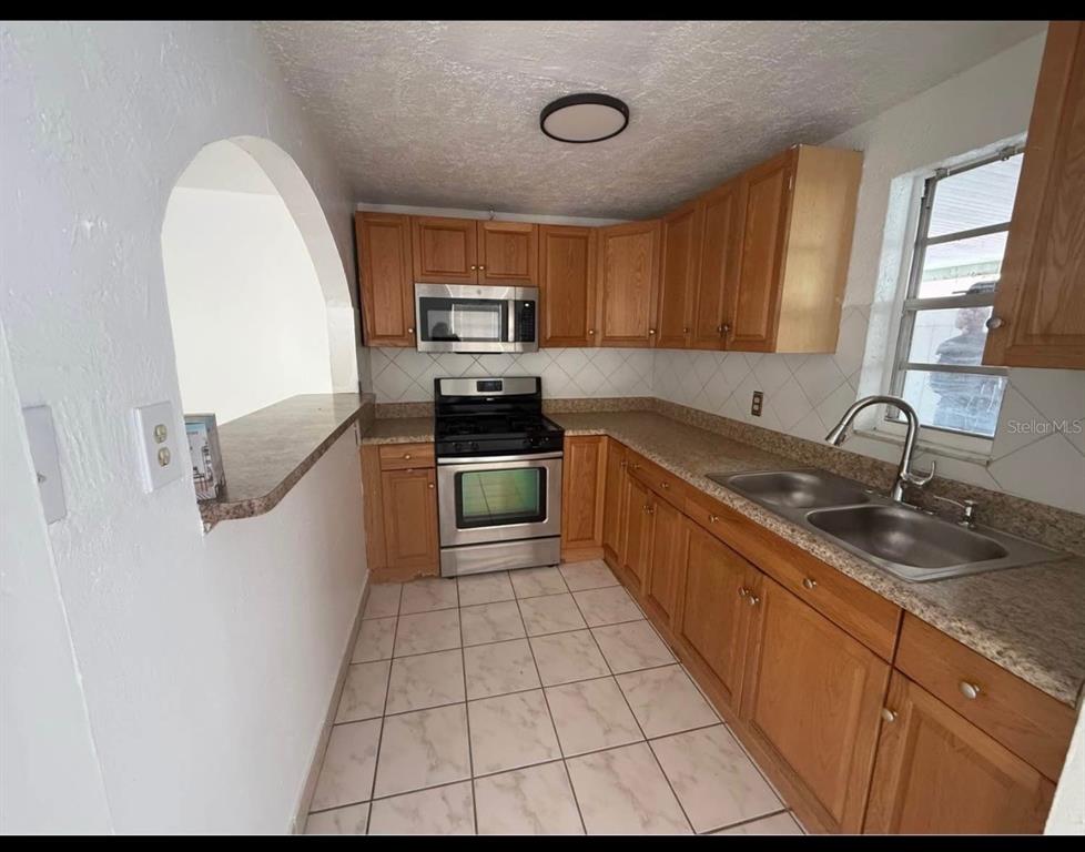 7210 N HUBERT AVENUE, TAMPA, FL — photo 4 of 14
