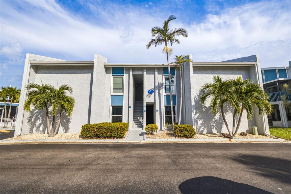 230 MEDALLION BOULEVARD UNIT F, MADEIRA BEACH, FL — photo 3 of 30