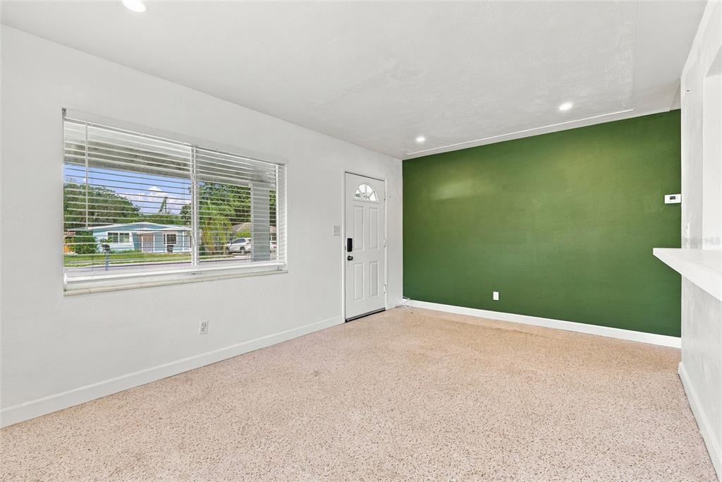 4586 42ND AVENUE N, ST PETERSBURG, FL — photo 4 of 28