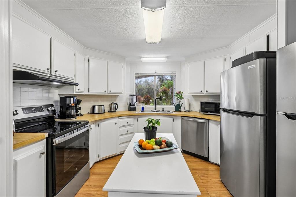 8807 SHELDON WEST DRIVE, TAMPA, FL — photo 4 of 22