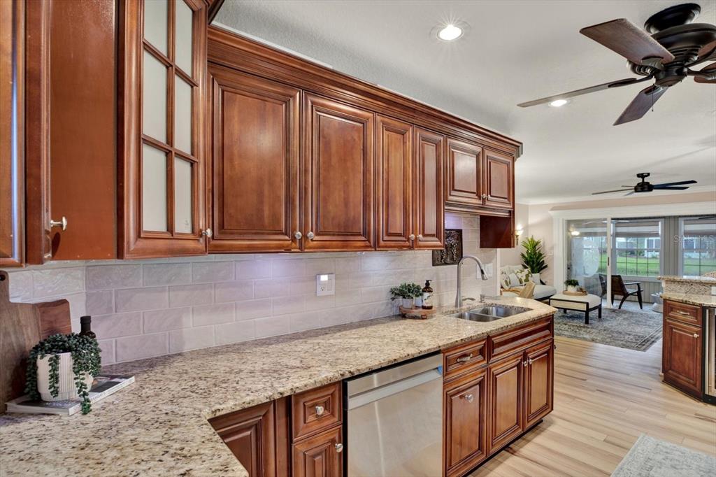 9010 LAKE PLACE LANE, TAMPA, FL — photo 5 of 30
