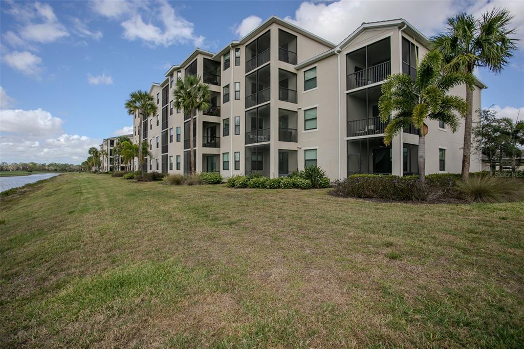18028 GAWTHROP DRIVE UNIT 402, BRADENTON, FL — photo 2 of 30
