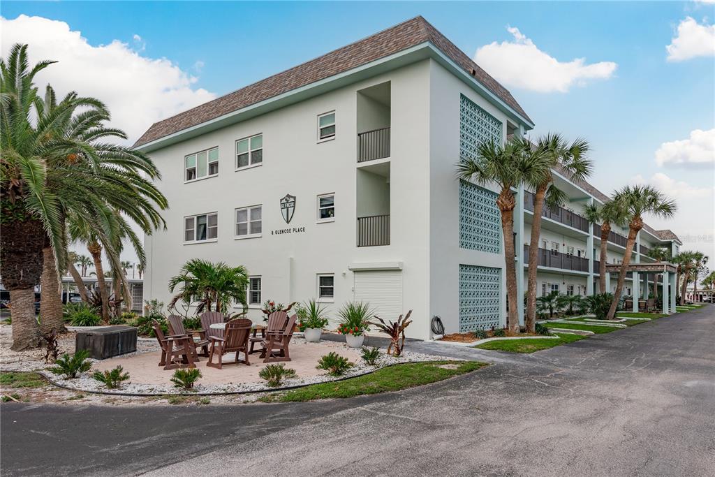 8 GLENCOE PLACE UNIT 104