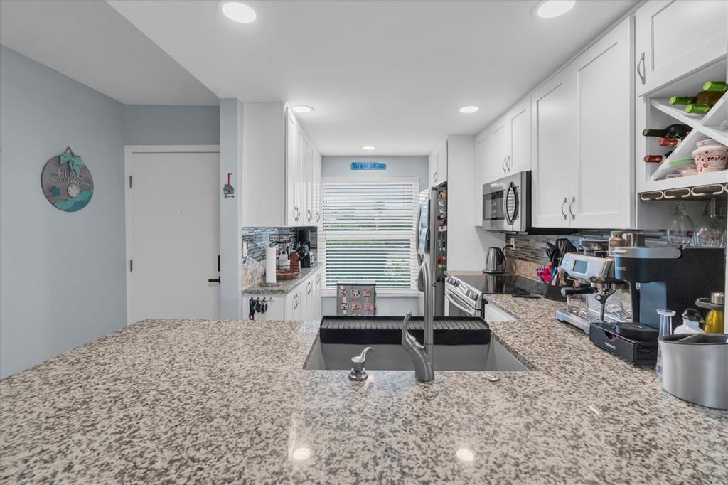 6210 SUN BOULEVARD UNIT 101, ST PETERSBURG, FL — photo 5 of 30