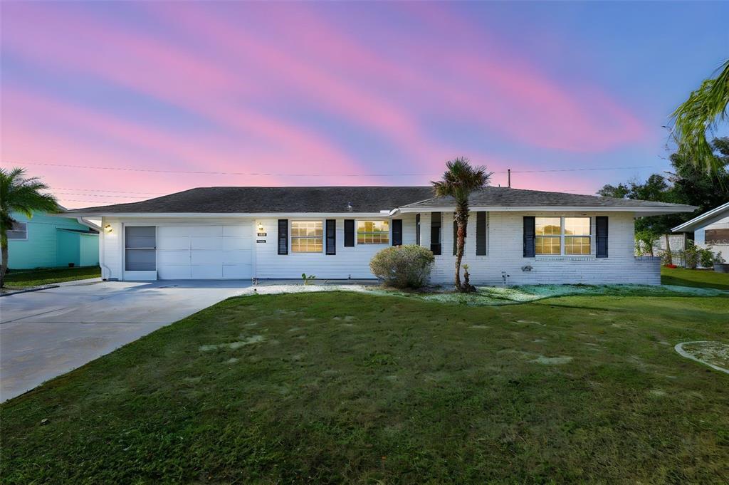 1502 DESERT HILLS DRIVE