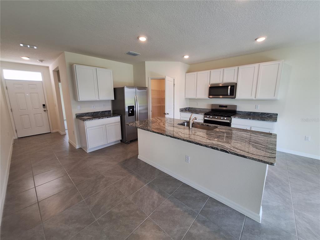 2733 WIDEWATER WAY, ZEPHYRHILLS, FL — photo 2 of 15