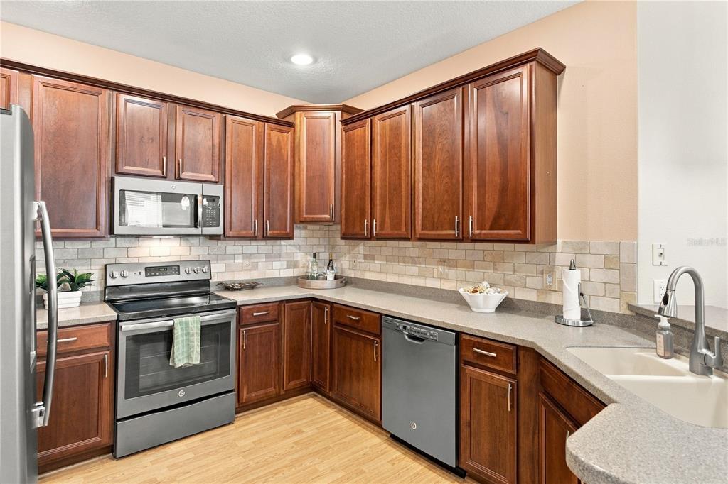10719 ASHFORD OAKS DRIVE, TAMPA, FL — photo 3 of 30