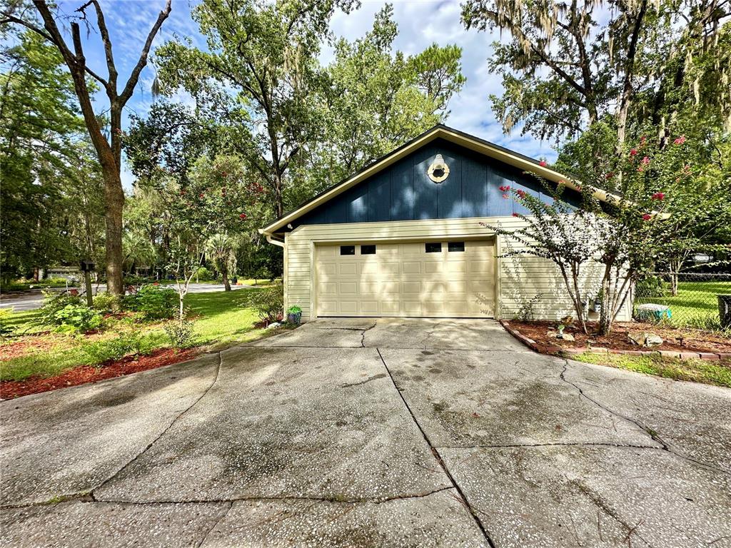 8614 SW 1ST AVENUE, GAINESVILLE, FL — photo 4 of 30