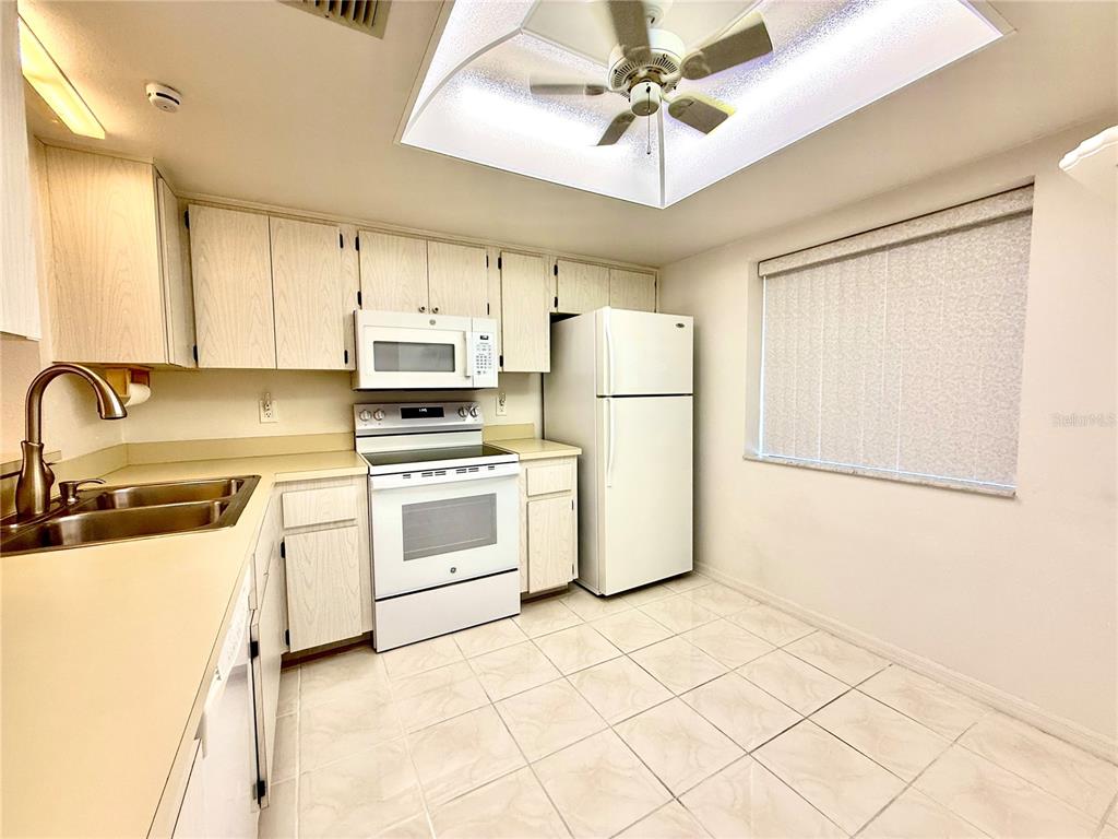 10816 LAQUINTA DRIVE, NEW PORT RICHEY, FL — photo 4 of 19
