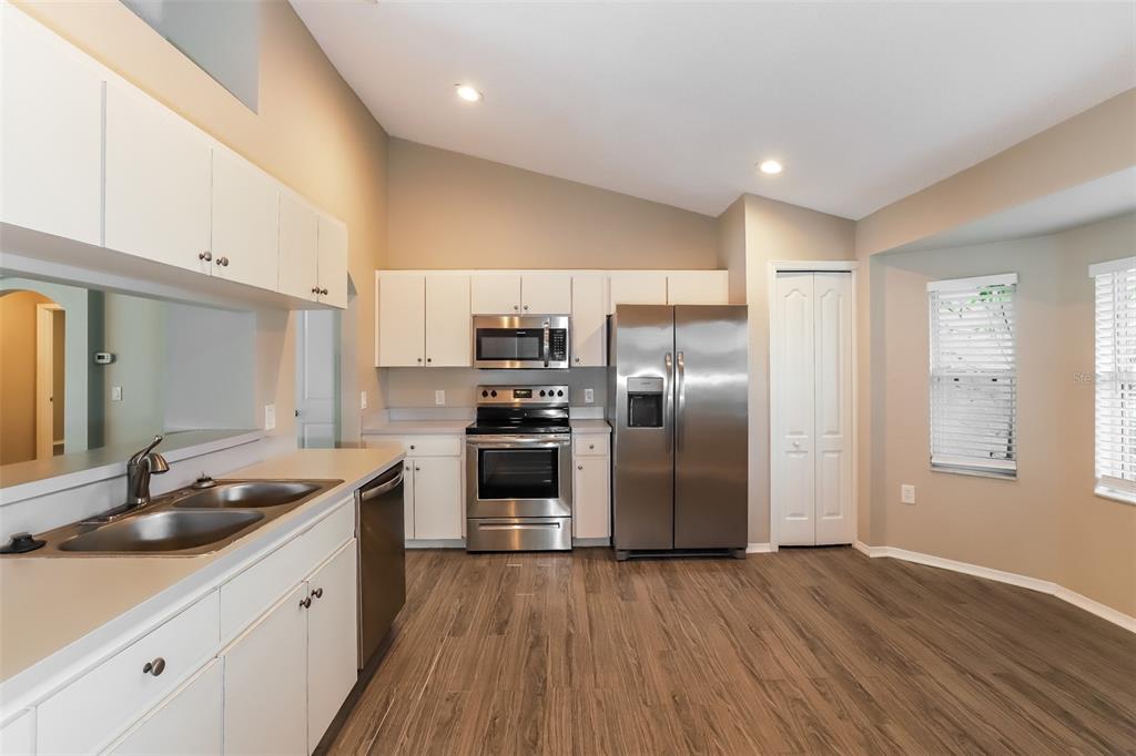 8375 GREYSTONE DRIVE, LAKELAND, FL — photo 5 of 15