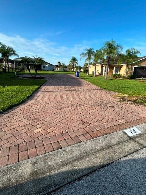 712 TEABERRY TRAIL
