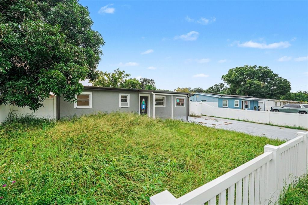 10925 N FLORENCE AVENUE, TAMPA, FL — photo 5 of 28